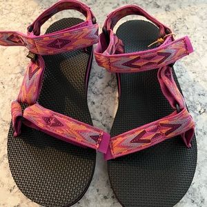 Teva sandals size 8